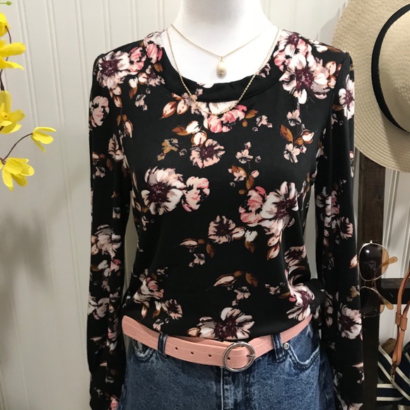 SMALL Cozy Floral Long Lantern Sleeve - Picture 3 of 14